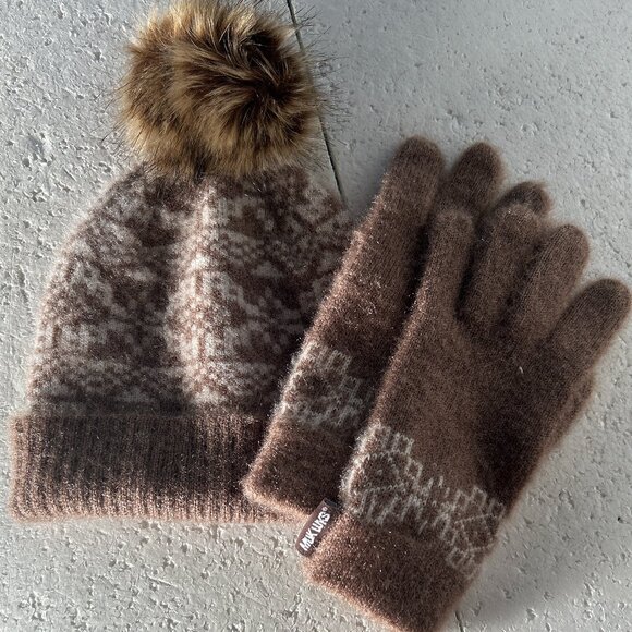 Muk Luks NWOT OSFM Hat & Gloves Set Fair Isle Winter Snow Classic Preppy Gift - Picture 1 of 9